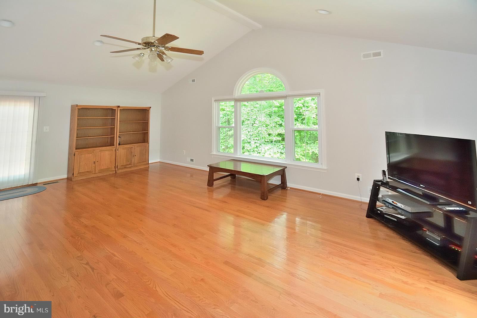 11626 Ayreshire Road Oakton, VA 22124 - Photo 12 of 26 Large Window overlooks rear Yard