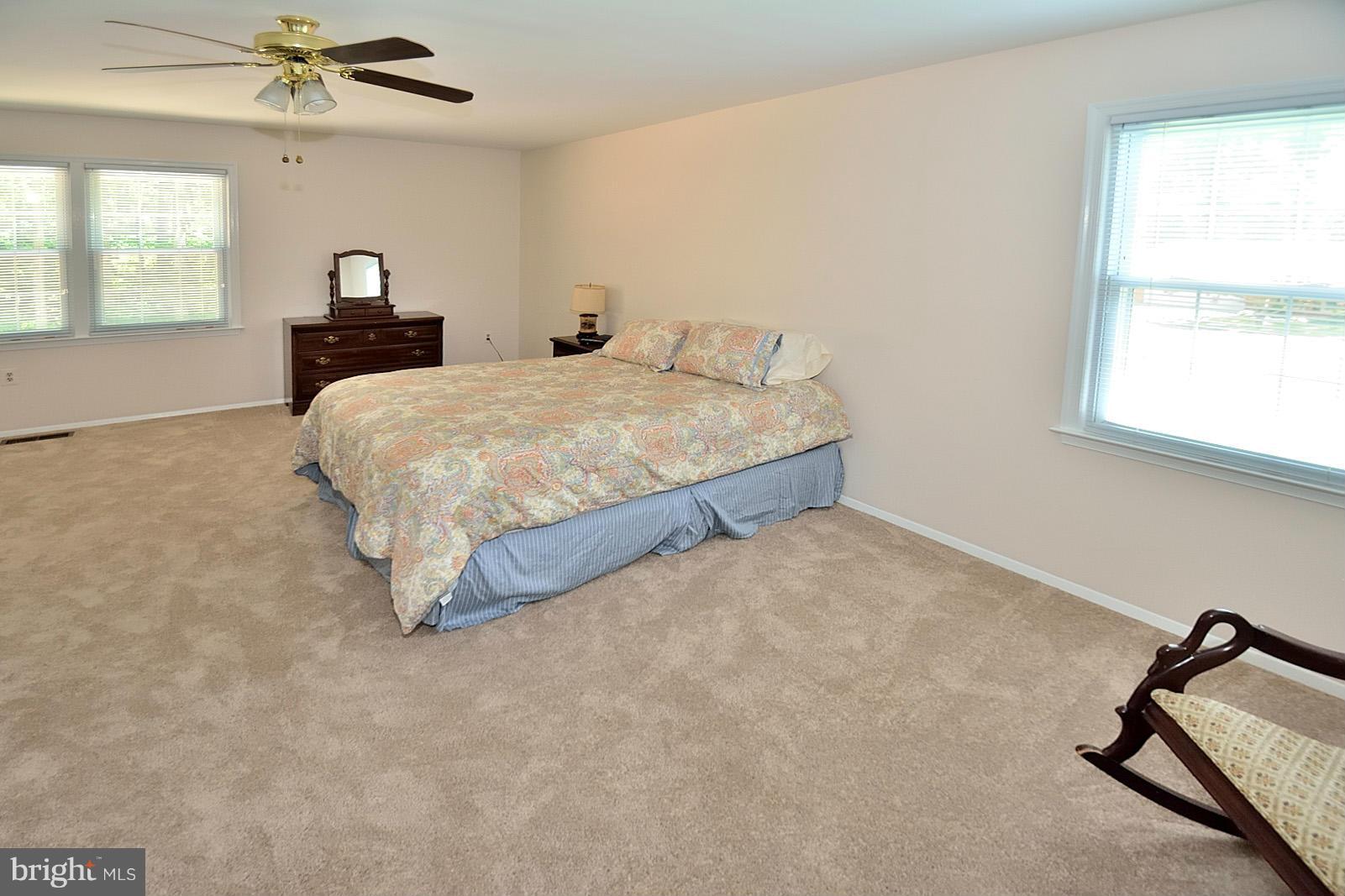 11626 Ayreshire Road Oakton, VA 22124 - Photo 14 of 26 Spacious Master Bedroom with walk-in Closet.
