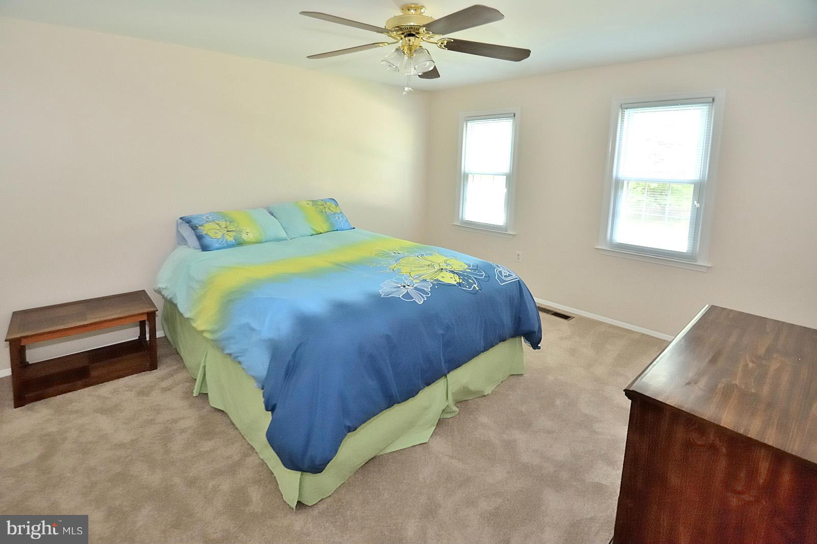 11626 Ayreshire Road Oakton, VA 22124 - Photo 15 of 26 2nd Bedroom Upper