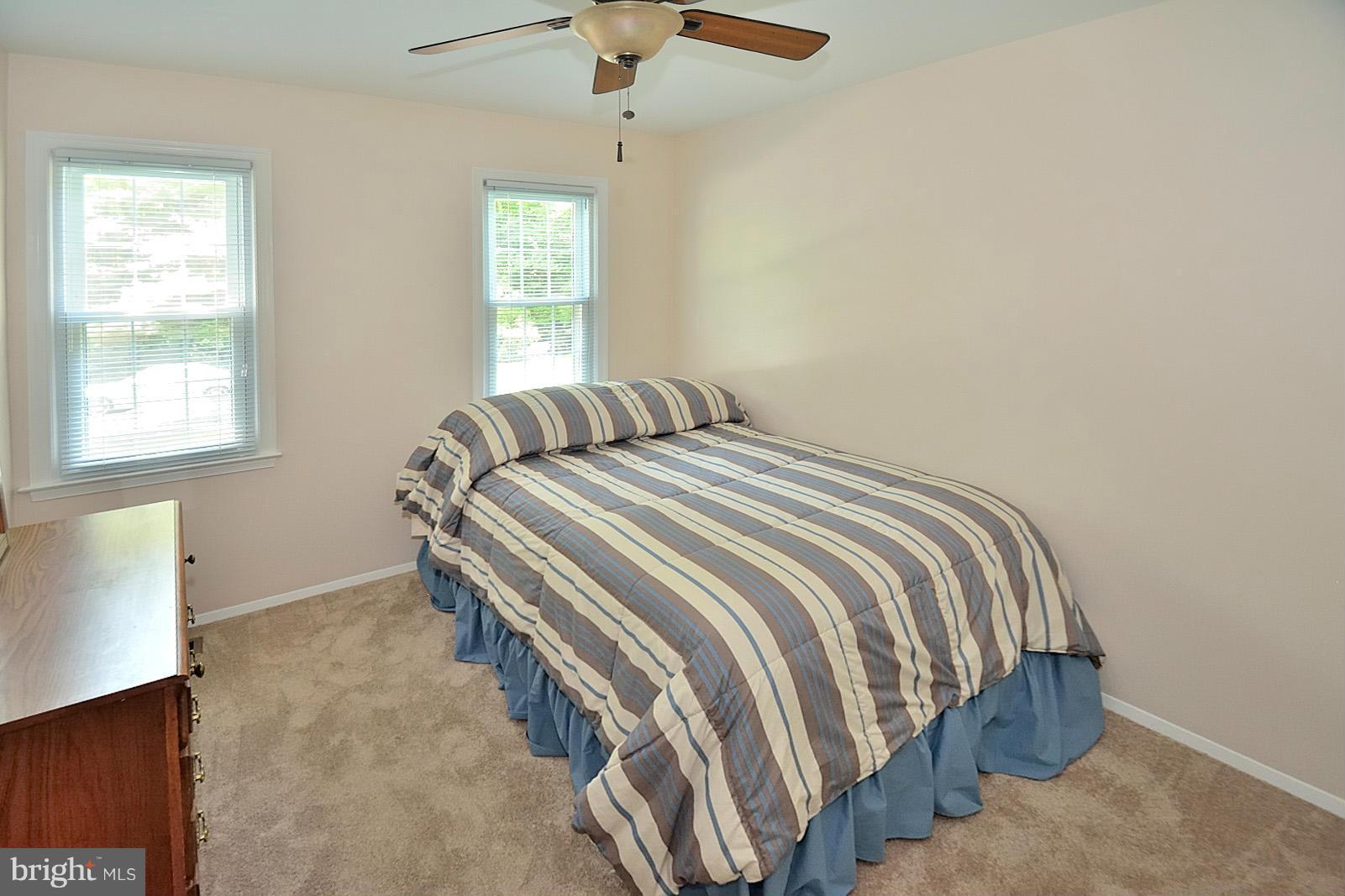 11626 Ayreshire Road Oakton, VA 22124 - Photo 16 of 26 3rd Bedroom Upper