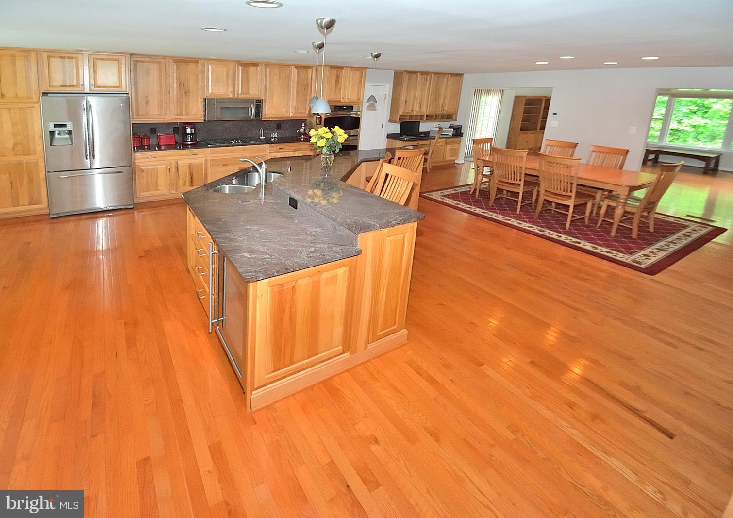 11626 Ayreshire Road Oakton, VA 22124 - Photo 8 of 26 Gorgeous Granite Counters