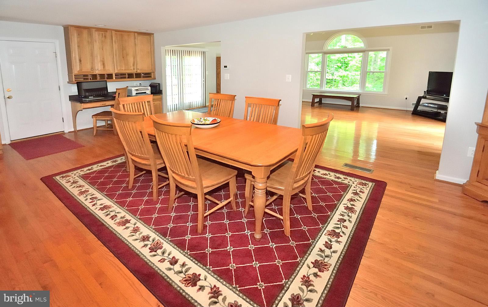 11626 Ayreshire Road Oakton, VA 22124 - Photo 9 of 26 Dining area perfect for entertaining!