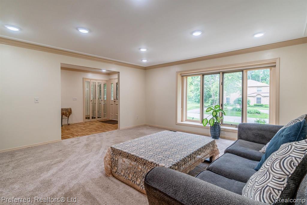30210 High Valley Road Farmington Hills, MI 48331 - Photo 7 of 40