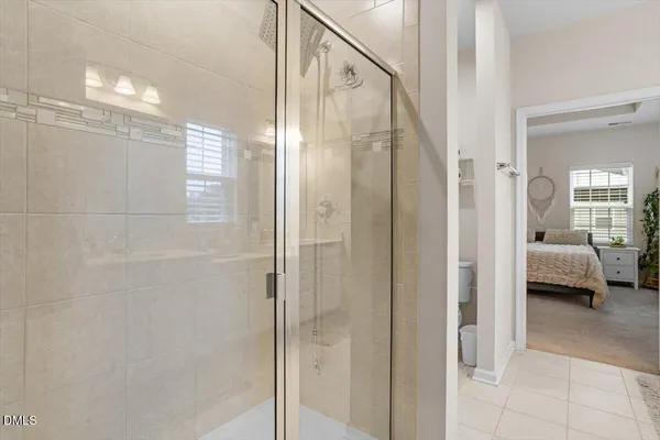a en suite bathroom with a shower