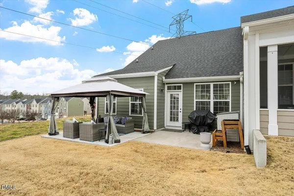 a view of a house with backyard and porch