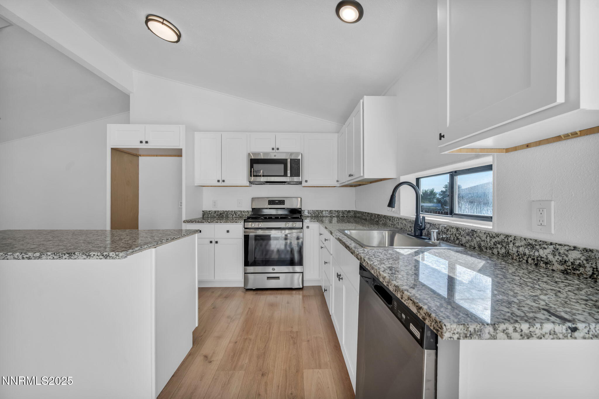 2730 Dahlia Way Reno, NV 89512 - Photo 6 of 37 34-web-or-mls-2730-dahlia-wy