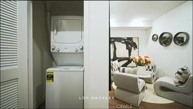 $867,000 | 1245 North New Hampshire Avenue, Unit 2, Los Angeles, CA 90029