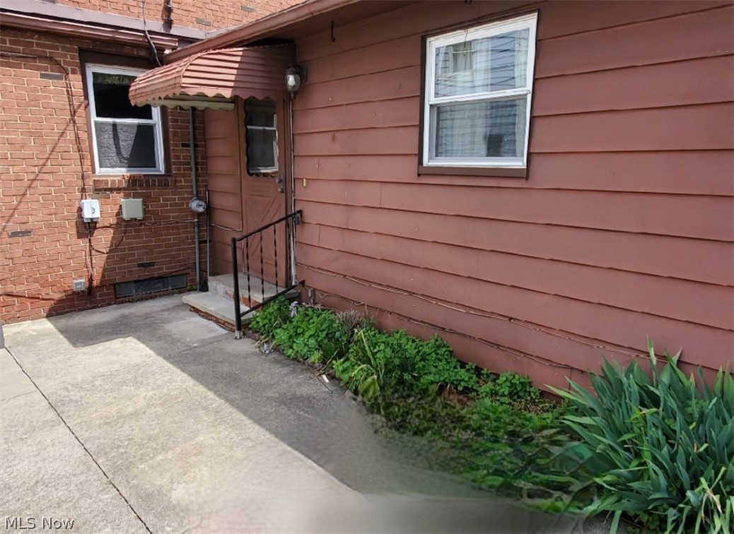 3958 Lansdale Road Cleveland, OH 44118 - Photo 11 of 13 Side patio of addition