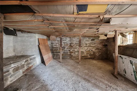 a view of a dry yard