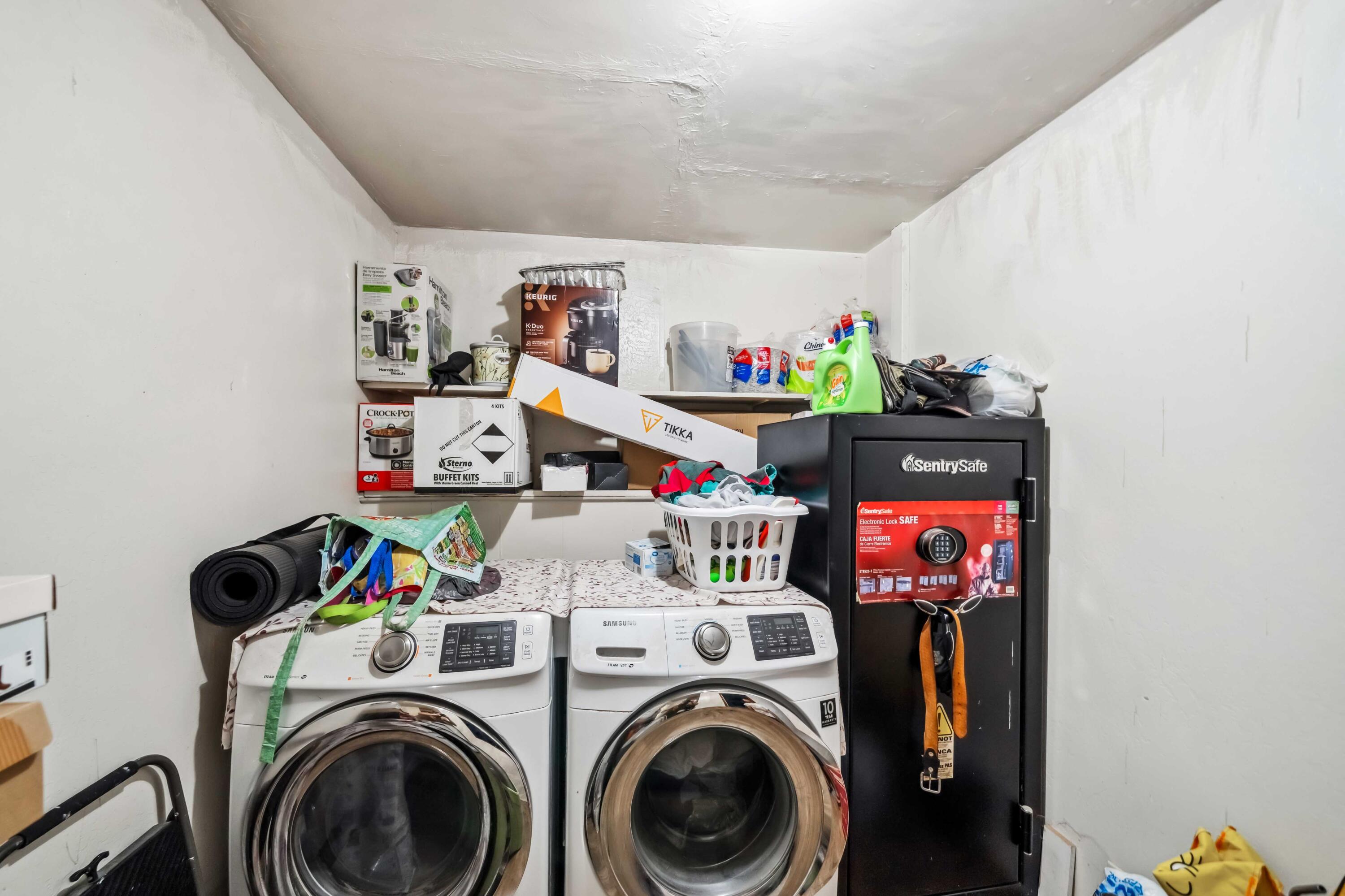 5450 Cedars Road Redding, CA 96001 - Photo 15 of 21 a utility room with dryer and washer