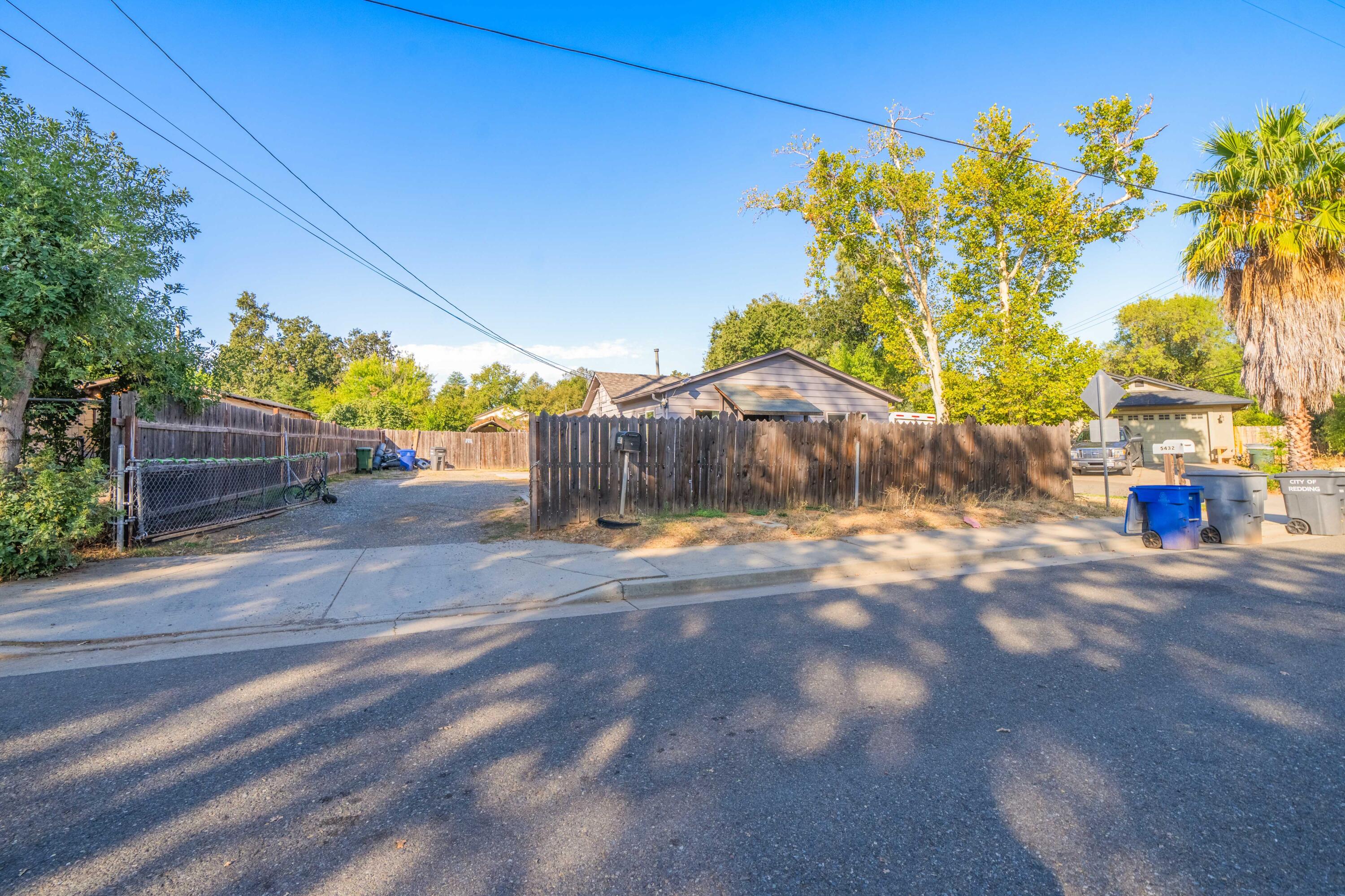 5450 Cedars Road Redding, CA 96001 - Photo 19 of 21 a backyard of a house