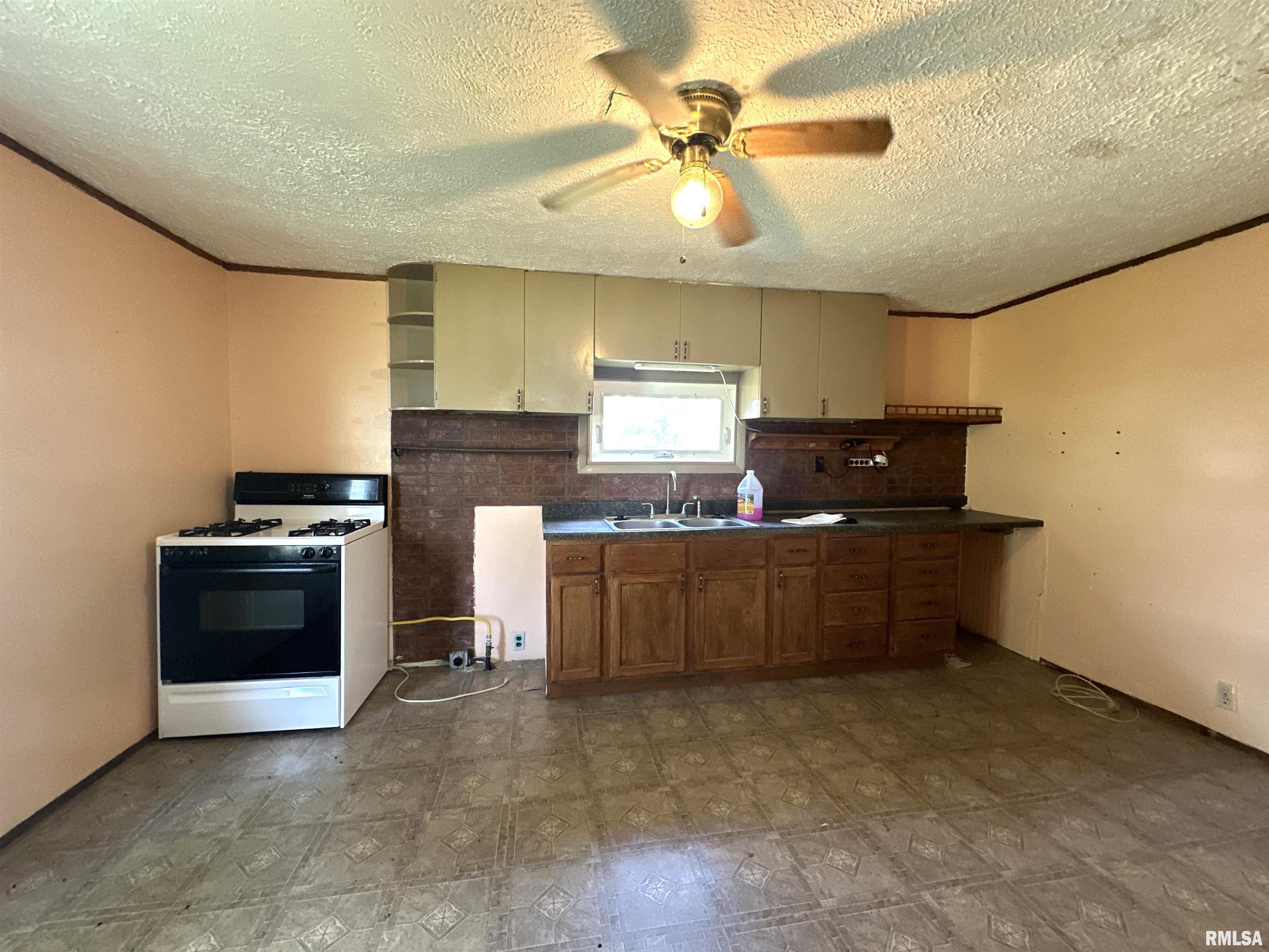 133 South Grove Street Oneida, IL 61467 - Photo 17 of 39 Gallery Image 17