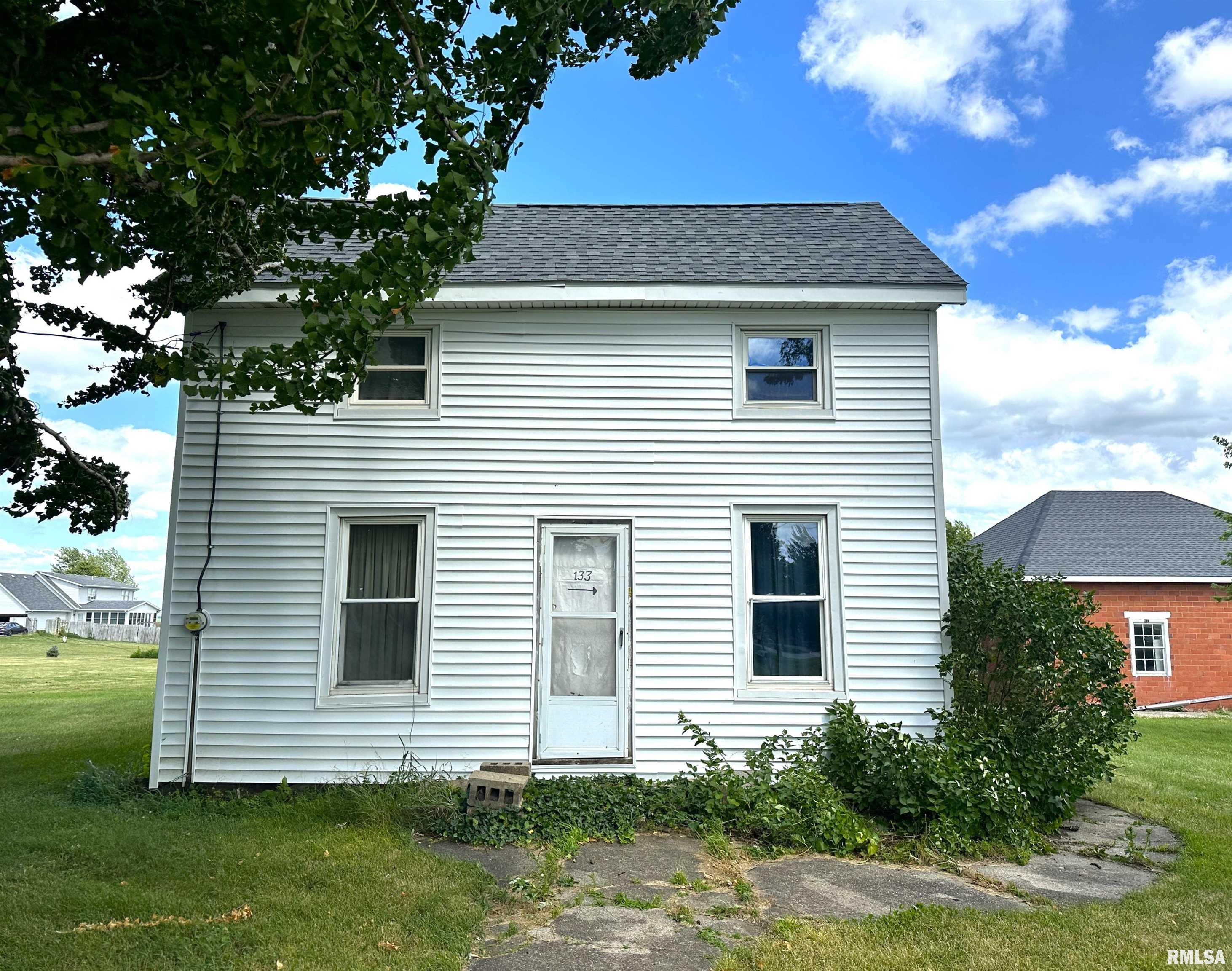 133 South Grove Street Oneida, IL 61467 - Photo 2 of 39 Gallery Image 2