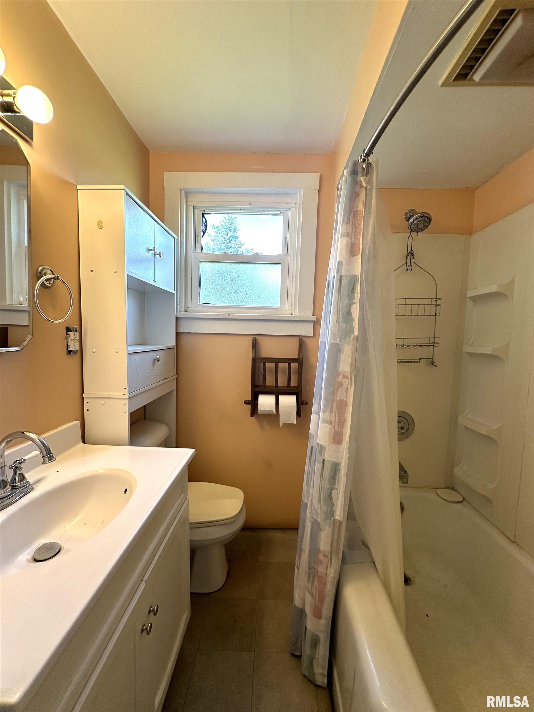 133 South Grove Street Oneida, IL 61467 - Photo 21 of 39 Gallery Image 21