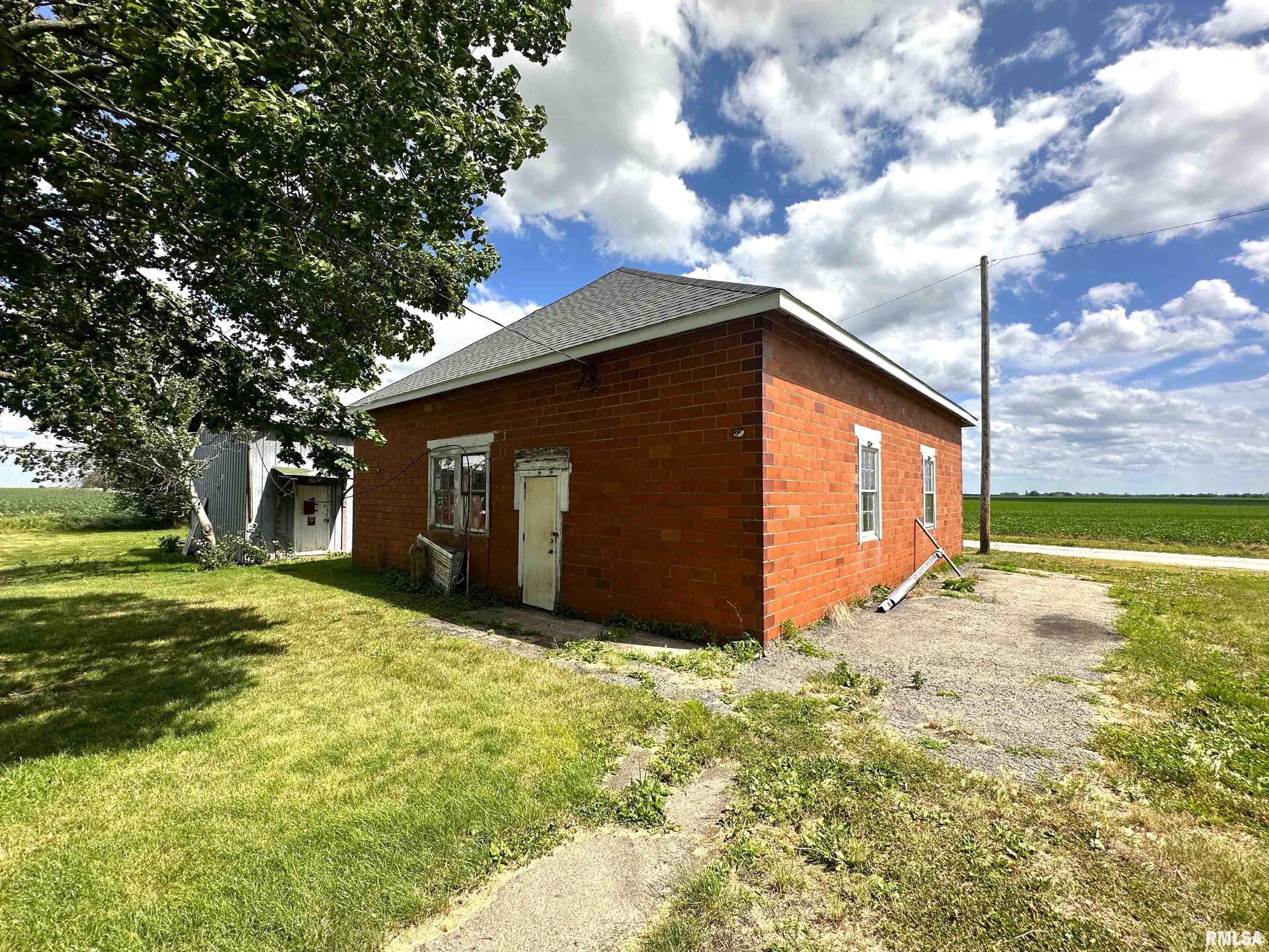133 South Grove Street Oneida, IL 61467 - Photo 9 of 39 Gallery Image 9