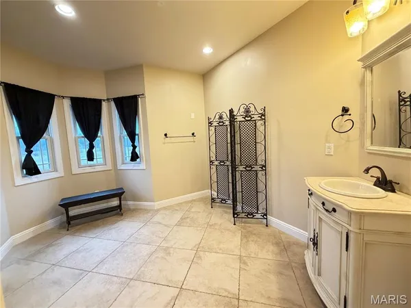$500,000 | 1327 Irongate Trail, Greenville, IL 62246
