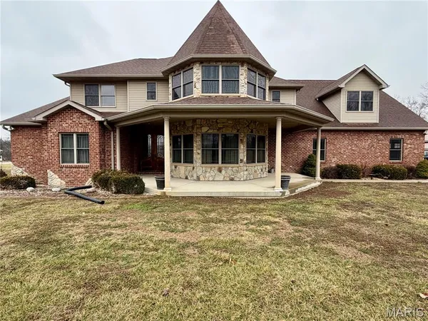 $500,000 | 1327 Irongate Trail, Greenville, IL 62246