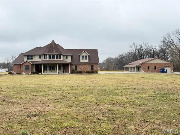 $500,000 | 1327 Irongate Trail, Greenville, IL 62246