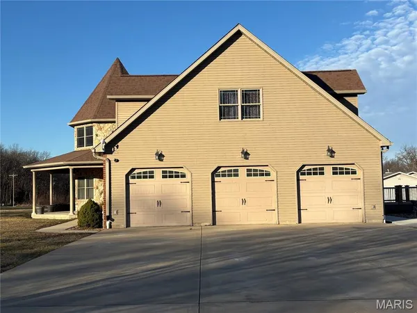 $500,000 | 1327 Irongate Trail, Greenville, IL 62246