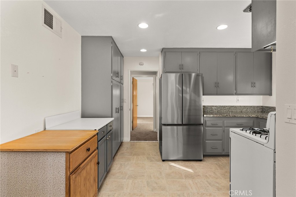 11979 Peach Tree Road Yucaipa, CA 92399 - Photo 12 of 35