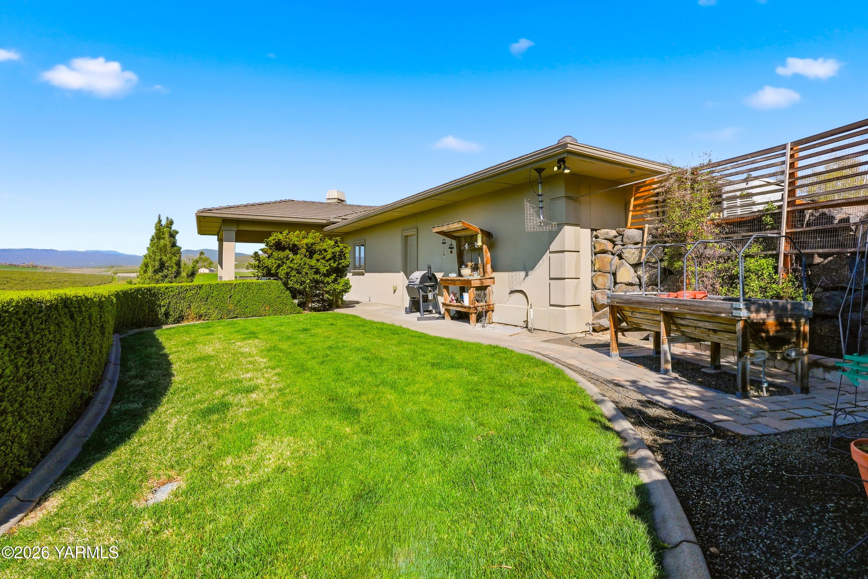 660 Noble Hill Road Yakima, WA 98908 - Photo 50 of 63 a view of a backyard with sitting area