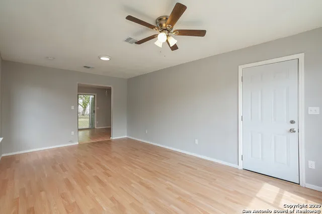 $1,325 | 435 West Bedford Avenue, San Antonio, TX 78226