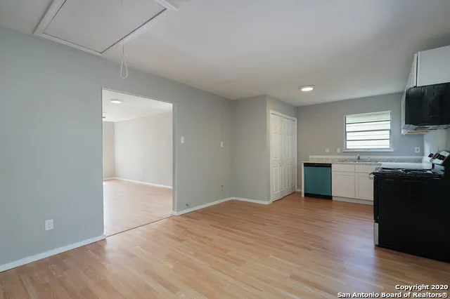 $1,325 | 435 West Bedford Avenue, San Antonio, TX 78226