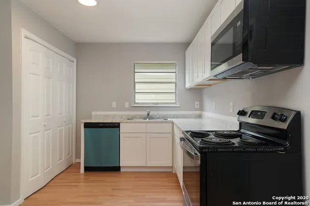 $1,325 | 435 West Bedford Avenue, San Antonio, TX 78226