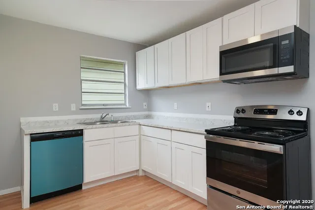 $1,325 | 435 West Bedford Avenue, San Antonio, TX 78226