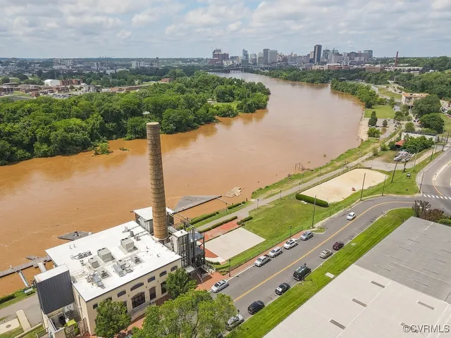 a view of terrace with city view