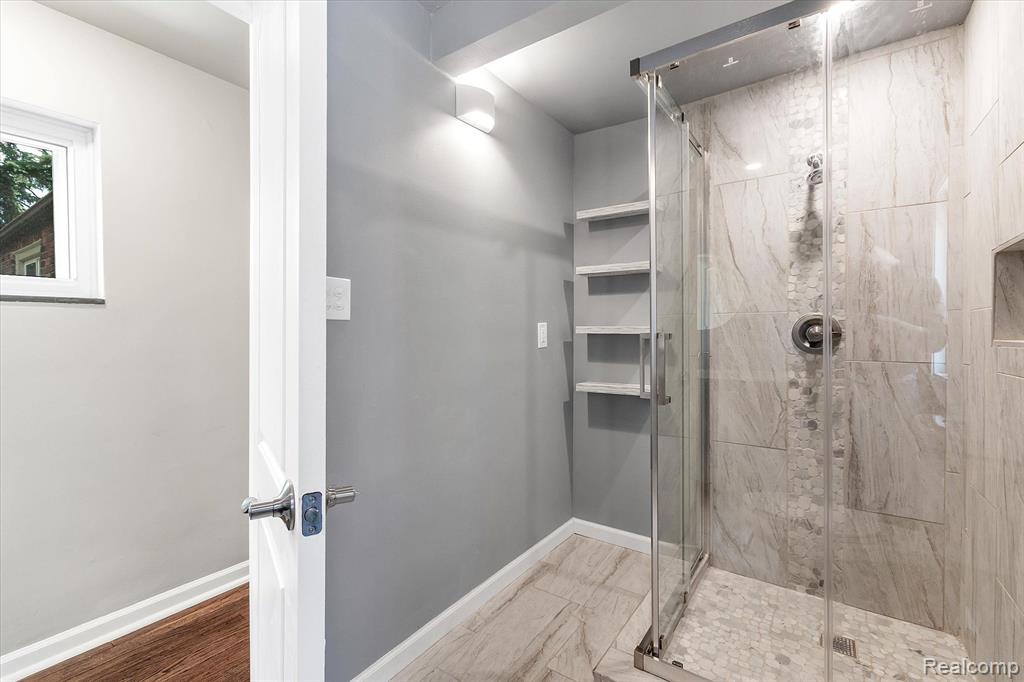 1058 Roslyn Road Grosse Pointe Woods, MI 48236 - Photo 23 of 43