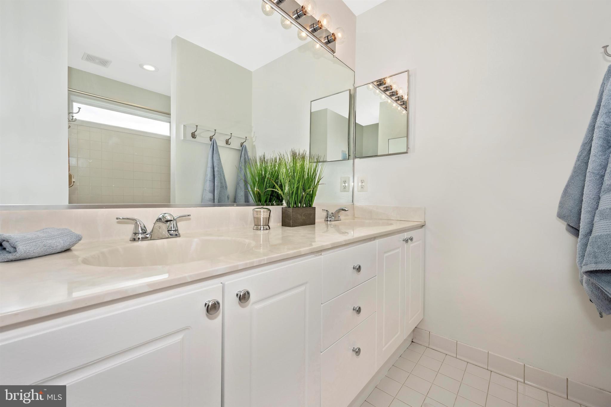 7748 Emerson Burrier Road Mount Airy, MD 21771 - Photo 68 of 92 Full Bathroom 2