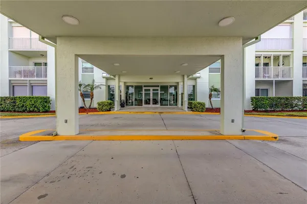 $2,650 | 400 64th Avenue, Unit 901, St. Pete Beach, FL 33706