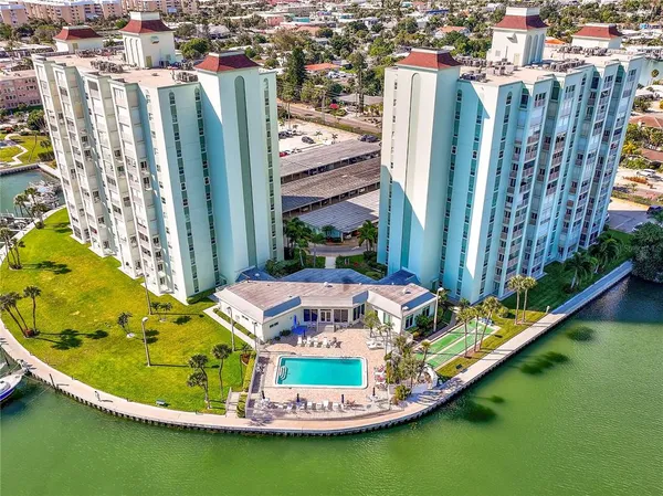 $2,650 | 400 64th Avenue, Unit 901, St. Pete Beach, FL 33706