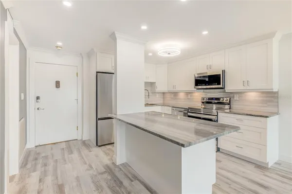 $2,650 | 400 64th Avenue, Unit 901, St. Pete Beach, FL 33706