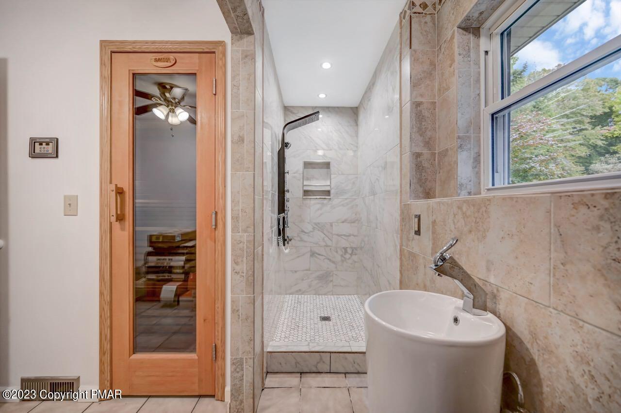 185 Livingston Road Stroudsburg, PA 18360 - Photo 54 of 74 LL Bathroom