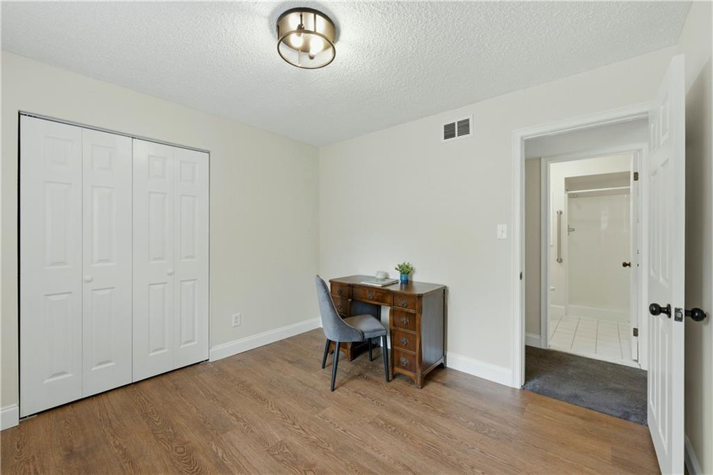 4266 Roswell Road Northeast, Unit F2 Atlanta, GA 30342 - Photo 14 of 30
