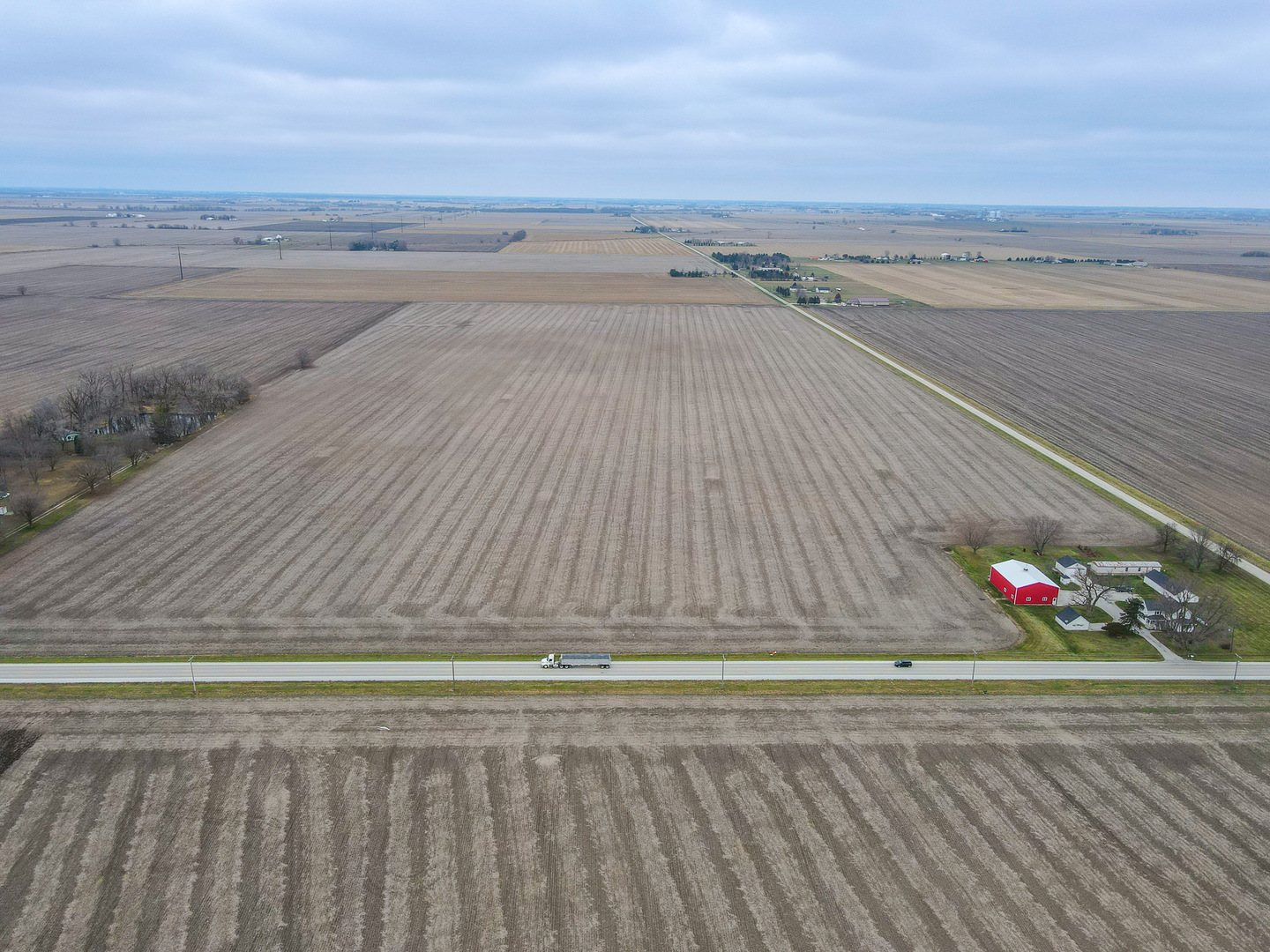 1565 B West 9000 North Road Manteno, IL 60950 - Photo 1 of 11 a view of a terrace view