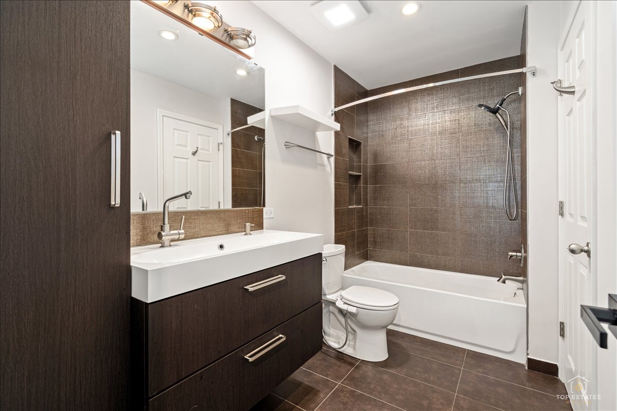 642 West Moreland Avenue Addison, IL 60101 - Photo 22 of 33