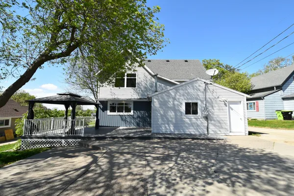 $325,000 | 131 East 7th Street, Zumbrota, MN 55992