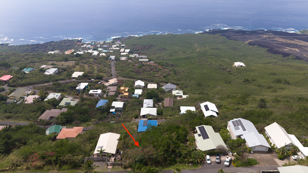 143 Ea Road Captain Cook, HI 96704 - Photo 4 of 15 a view of a city