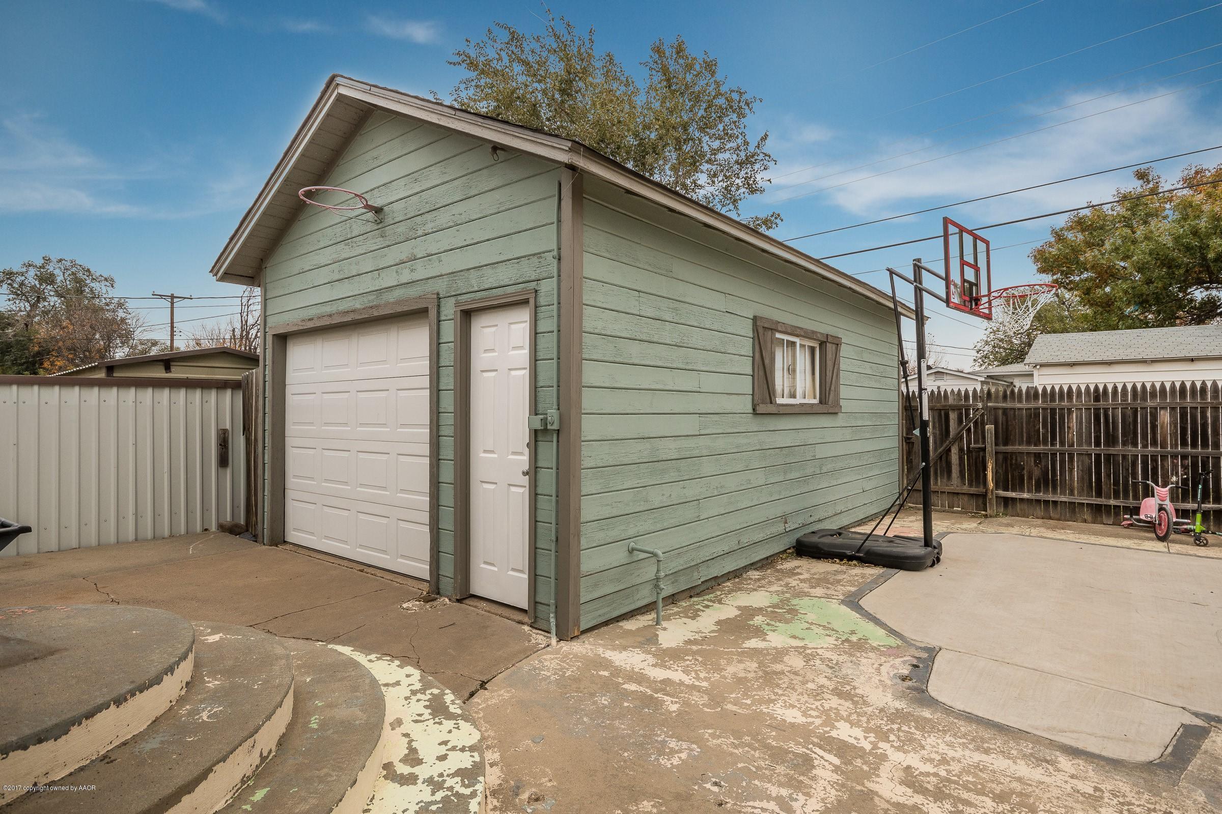 4227 Gables Street Amarillo, TX 79110 - Photo 14 of 17 014_Garage_