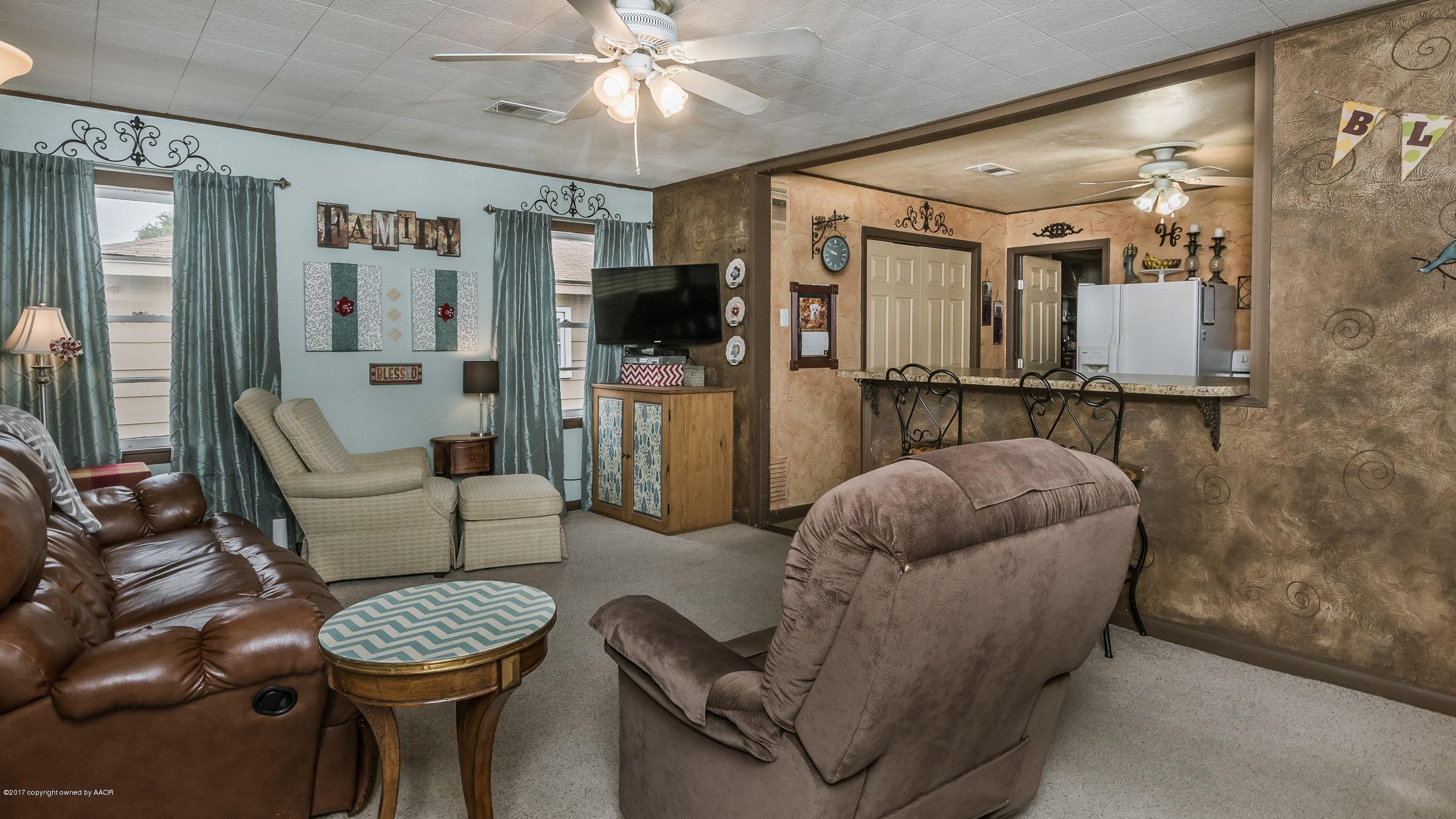 4227 Gables Street Amarillo, TX 79110 - Photo 3 of 17 003_Living Room_-2