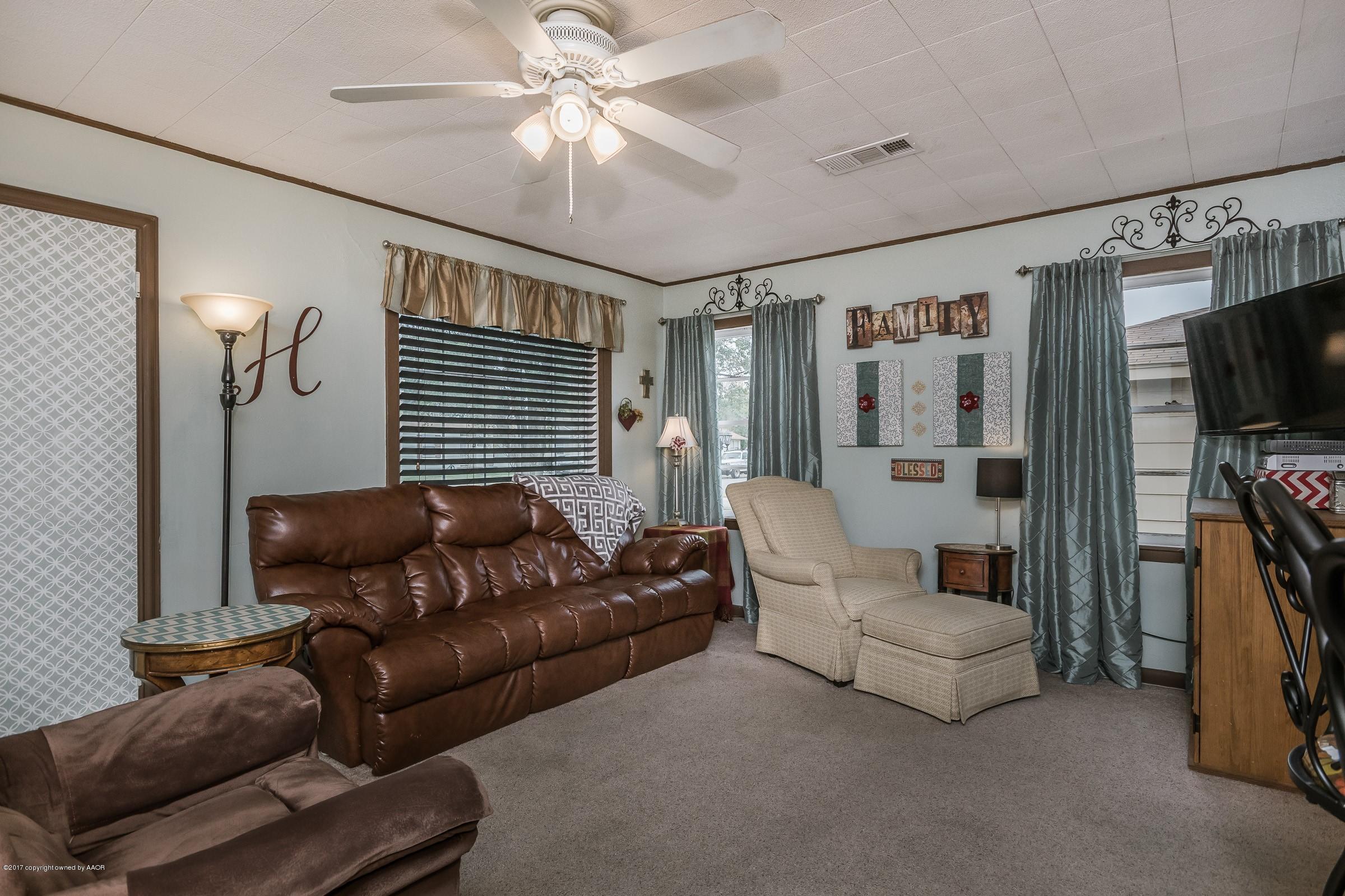 4227 Gables Street Amarillo, TX 79110 - Photo 4 of 17 004_Living Room_-3