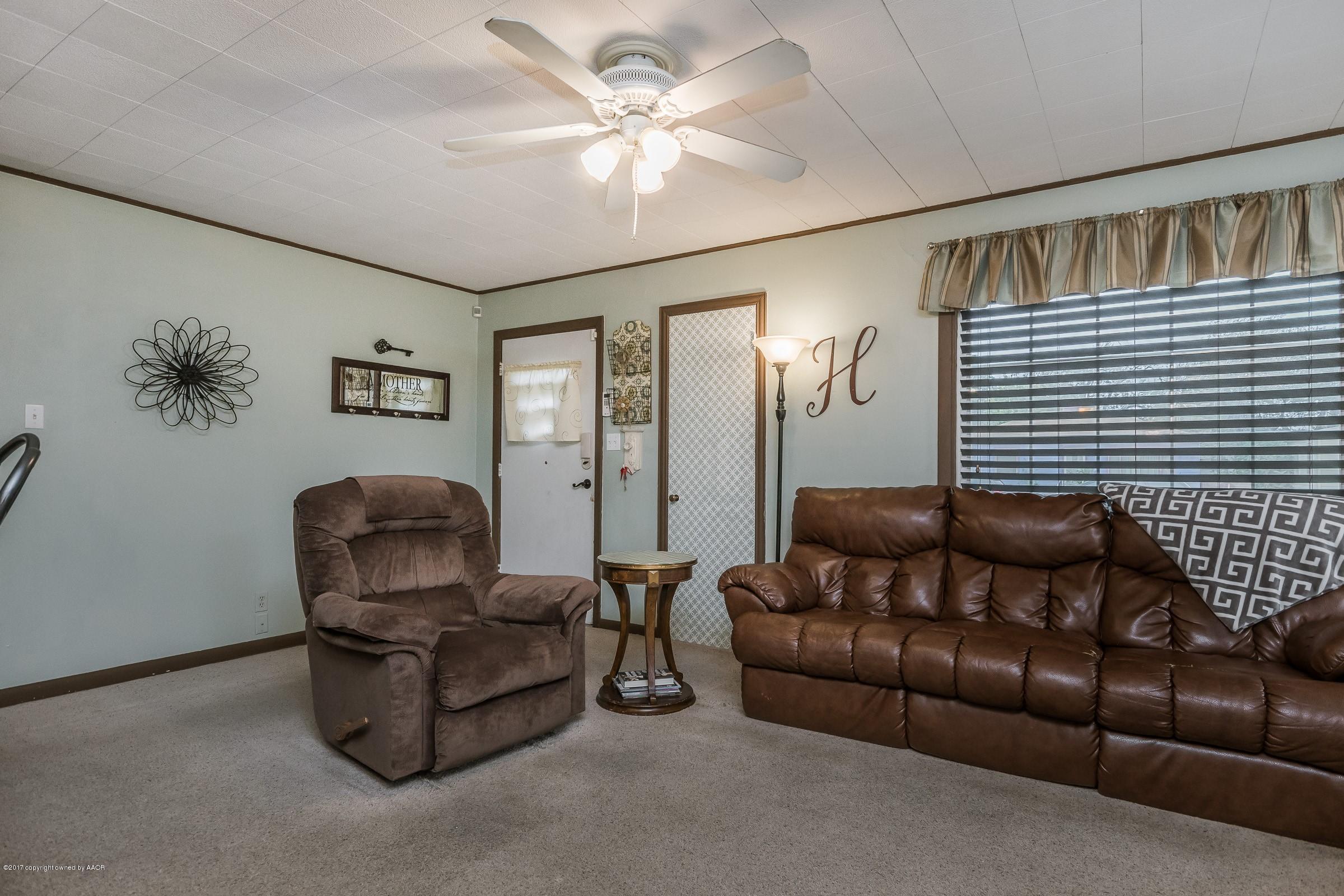 4227 Gables Street Amarillo, TX 79110 - Photo 5 of 17 002_Living Room_