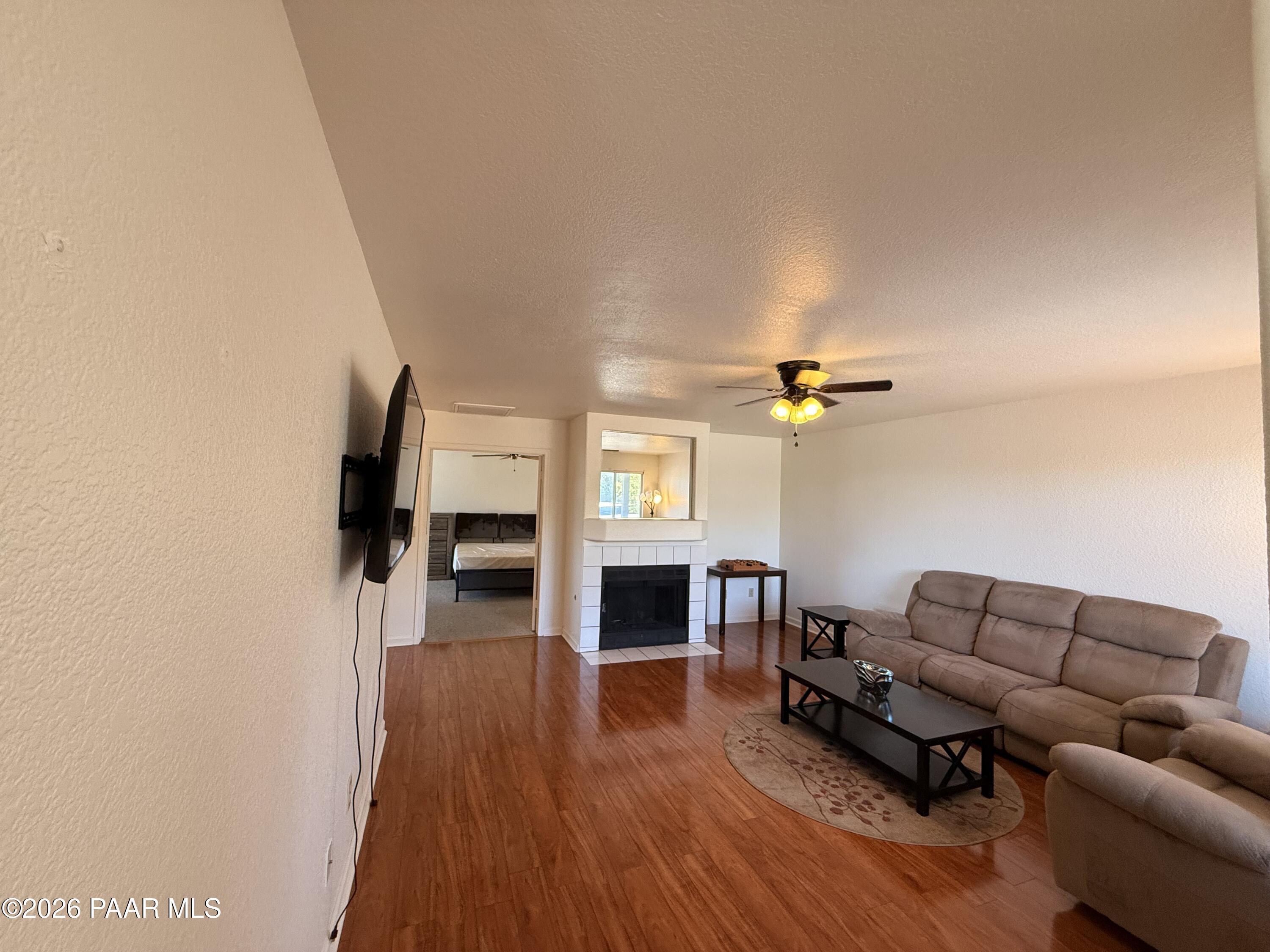 3059 Smokey Road, Unit 21E Prescott, AZ 86301 - Photo 7 of 37 Living room/ FP/ Primary