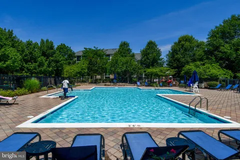$2,200 | 5121 Travis Edward Way, Unit J, Centreville, VA 20120