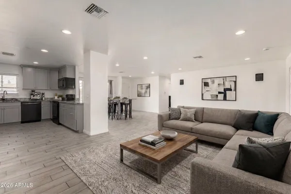 $675,000 | 136 East Palmcroft Drive, Tempe, AZ 85282