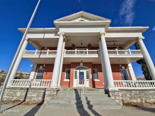 a view of residential building