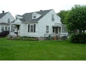 211 Calef Road Manchester, NH 03103 - Photo 3 of 6